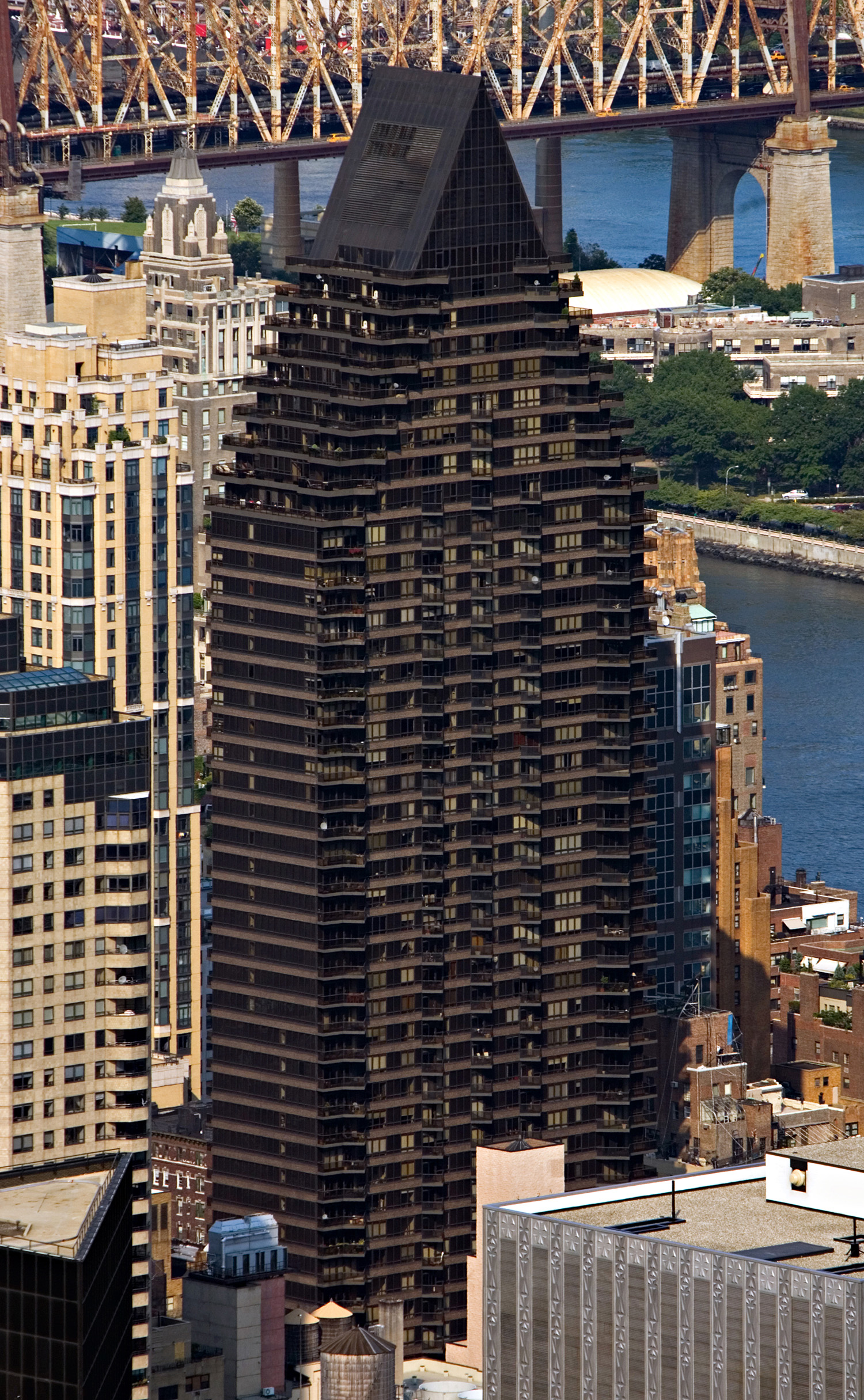 100 United Nations Plaza, New York City - View from Empire State Building. © Mathias Beinling